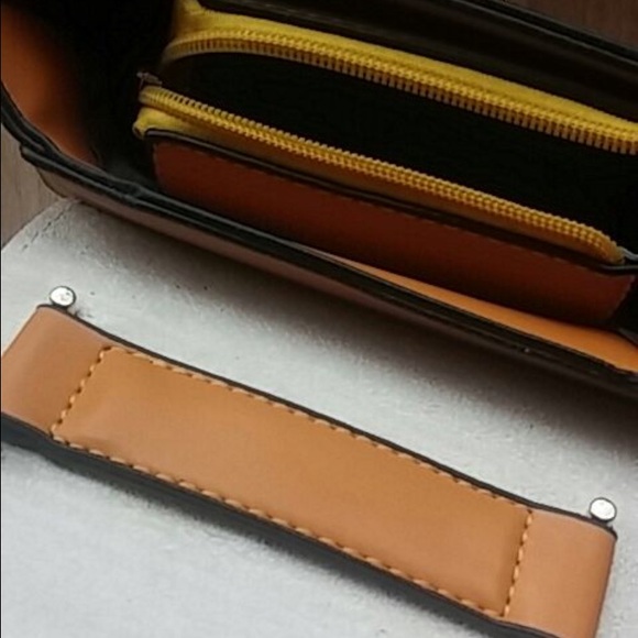 Stylish Warm Tan and Snake Print Crossbody Bag - Picture 4 of 4